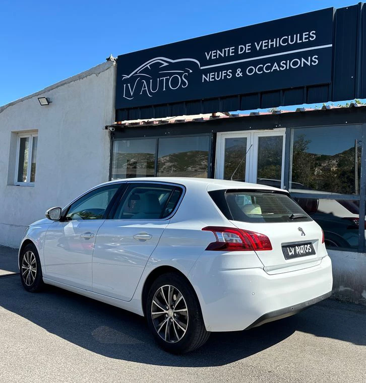 Peugeot 308 1.2 110ch Allure 7 490 €