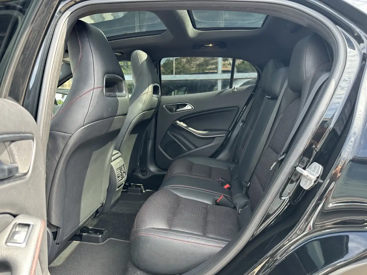 Mercedes GLA 220 cdi 170ch Pack AMG 4 Matic