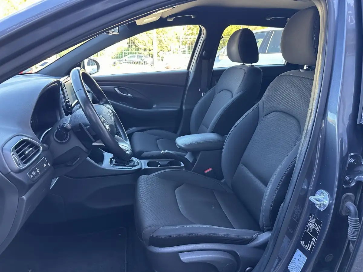 HYUNDAI I30 1.6 CRDI 115CH BOITE AUTOMATIQUE