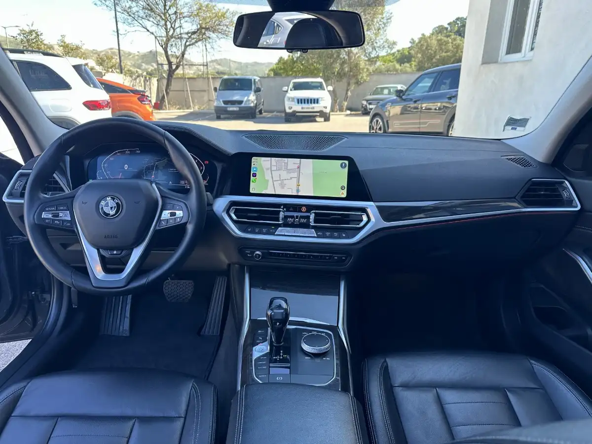 BMW SERIE 3 330i 258CH LUXURY