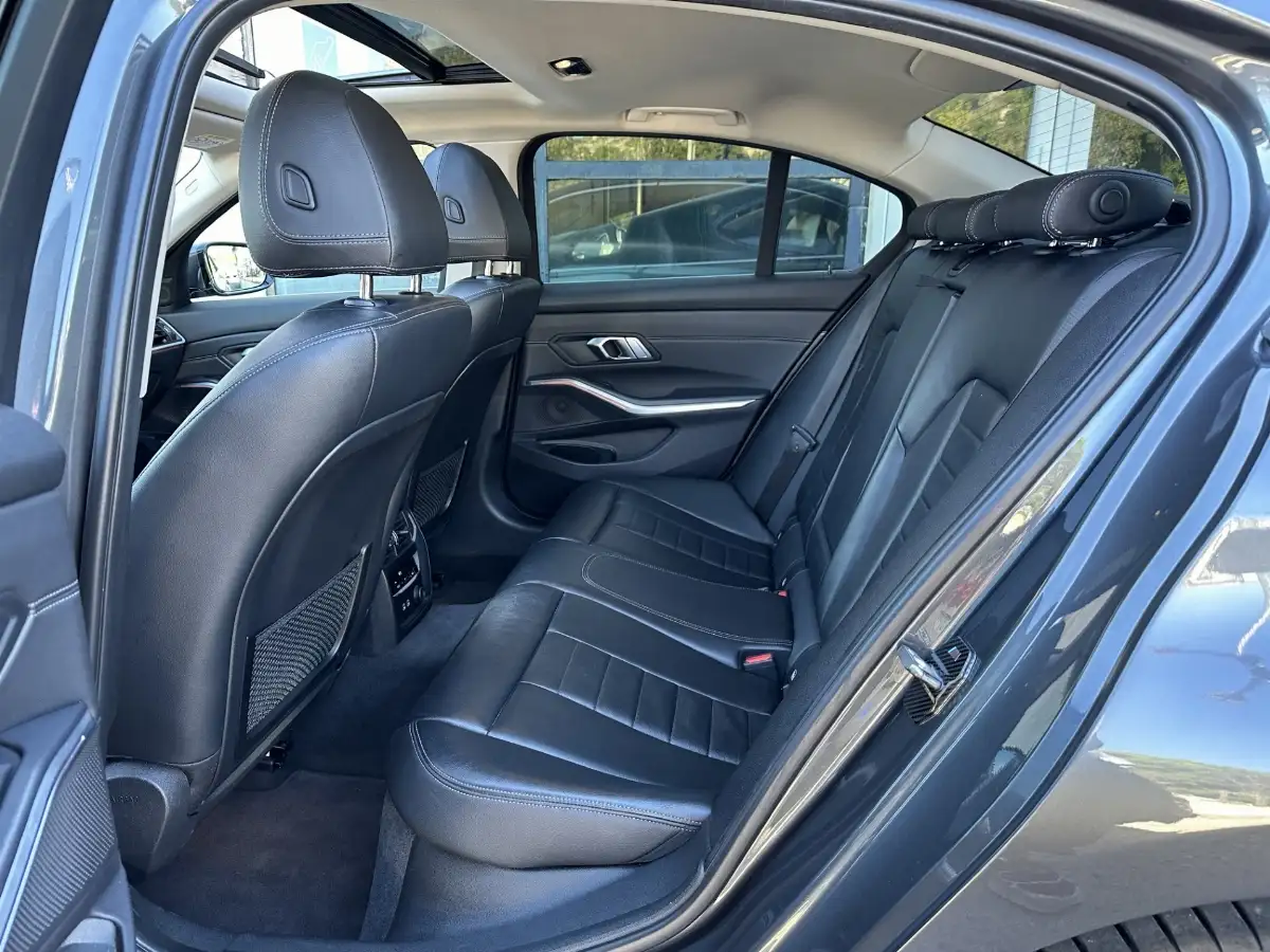 BMW SERIE 3 330i 258CH LUXURY