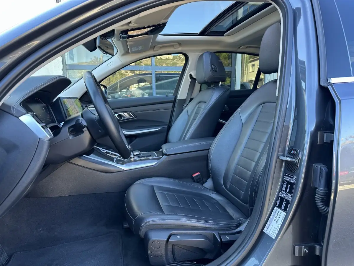 BMW SERIE 3 330i 258CH LUXURY