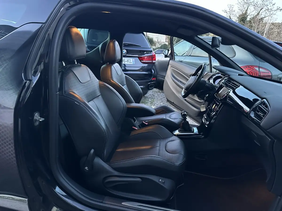 DS3 1.6 Blue Hdi 120ch Dark Light