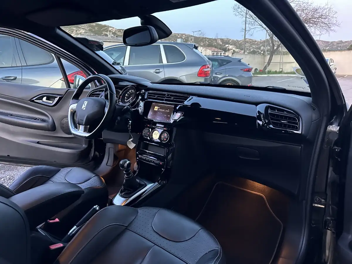 DS3 1.6 Blue Hdi 120ch Dark Light