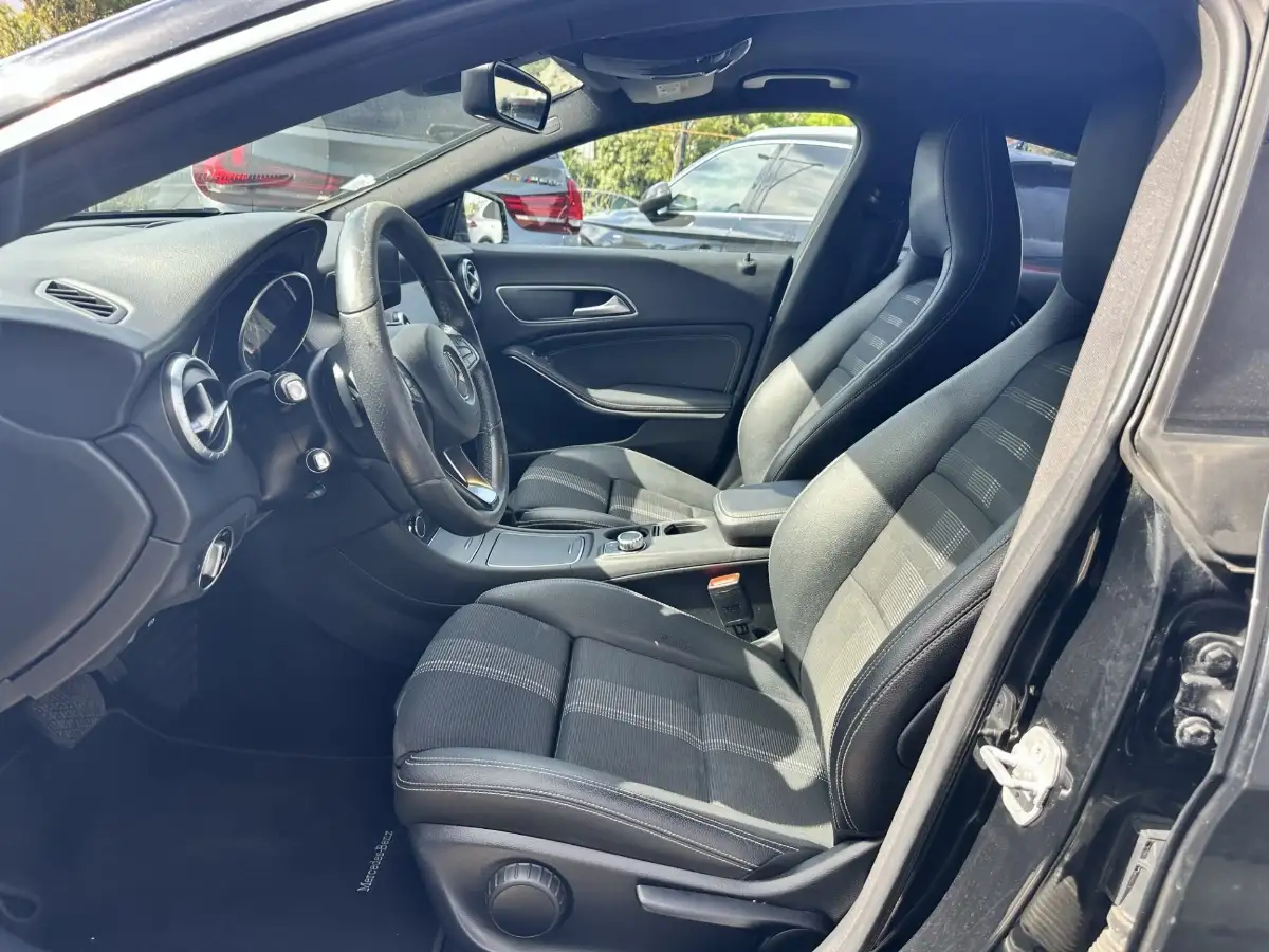Mercedes CLA 180 Sensation BOITE AUTOMATIQUE
